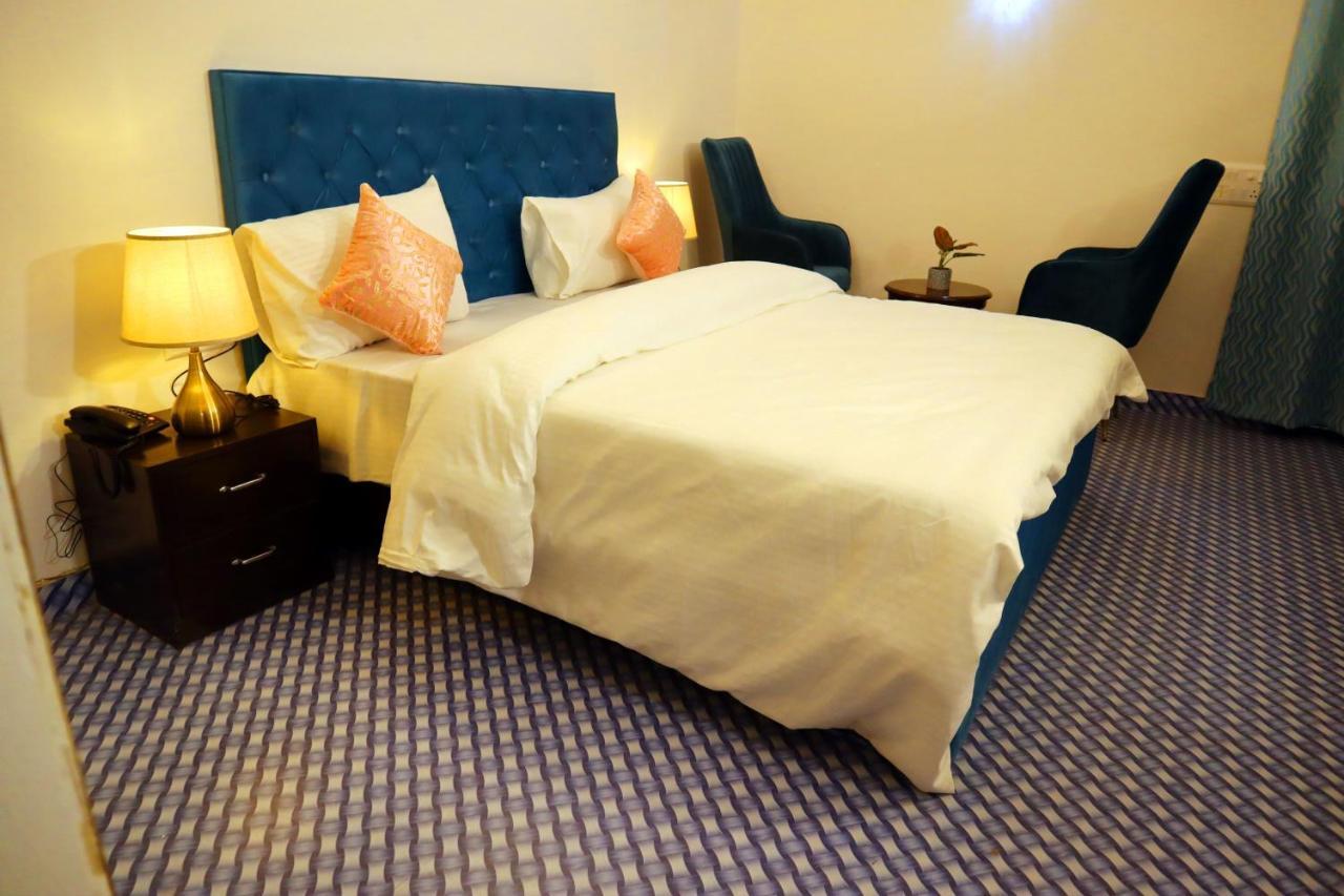 Jay Ally - Boutique Hotel Yeni Delhi Dış mekan fotoğraf