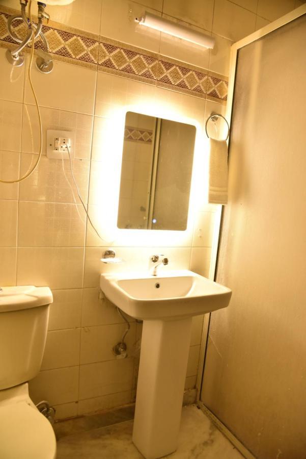 Jay Ally - Boutique Hotel Yeni Delhi Dış mekan fotoğraf